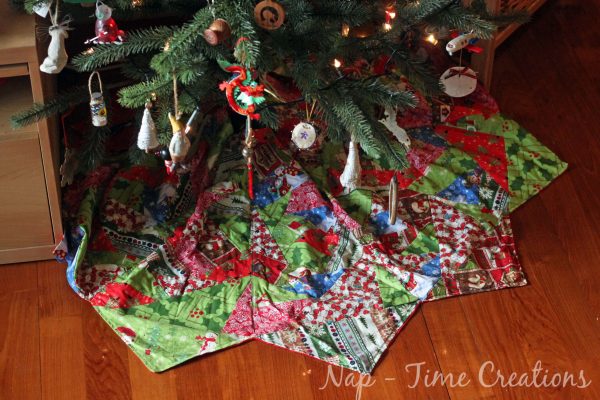 Christmas tree skirt - paper pieced quilting