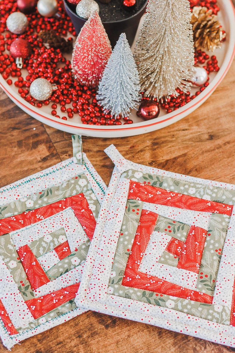 how to sew a scrappy fabric potholder for Christmas