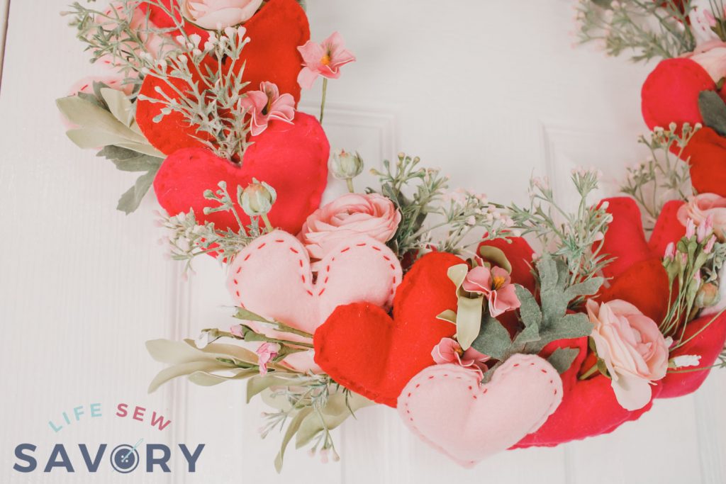 make a valentines wreath