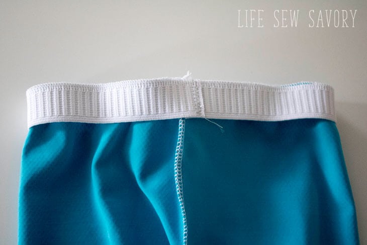 Elastic waistband without casing