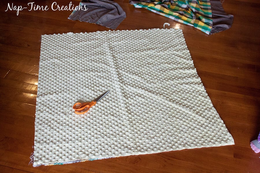 geometic fabric baby blanket tutorial 2