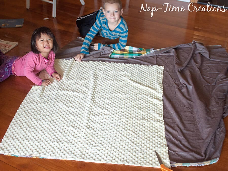 geometic fabric baby blanket tutorial 3