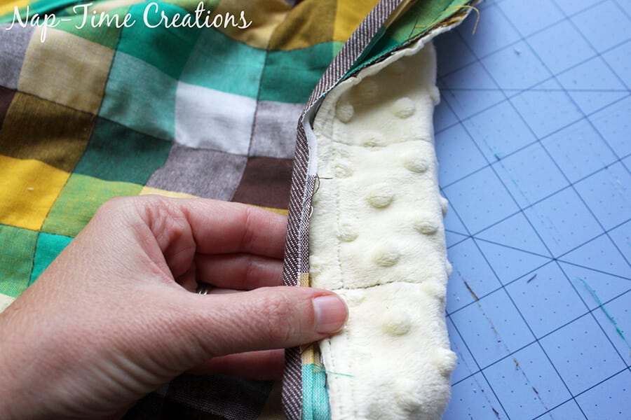 geometic fabric baby blanket tutorial 8