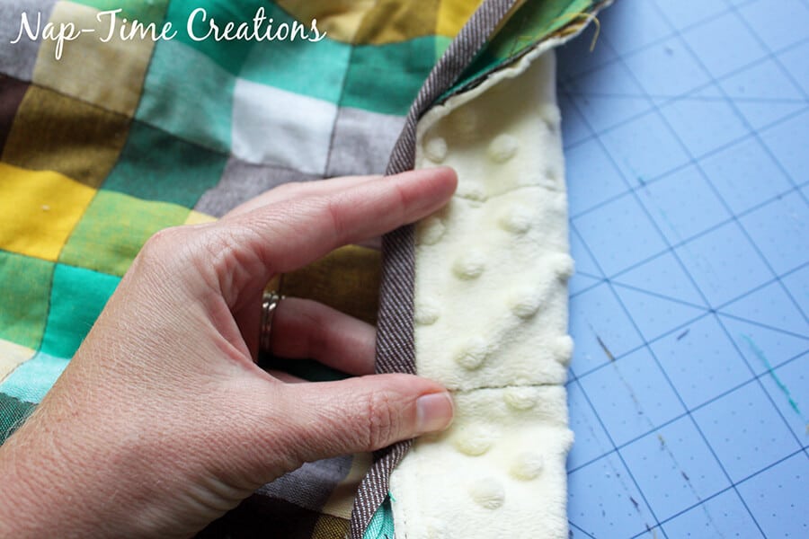 geometic fabric baby blanket tutorial 9