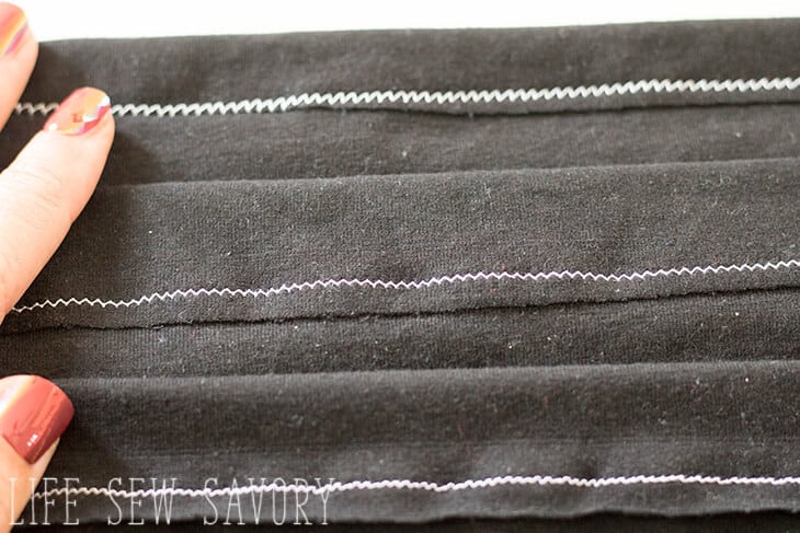 How to hem knit fabric with a sewing machine