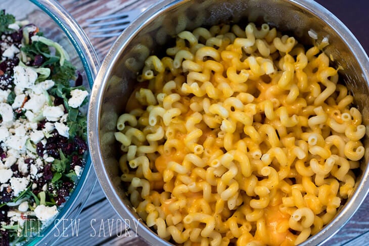 Slow cooker Mac and Cheese easy dinner