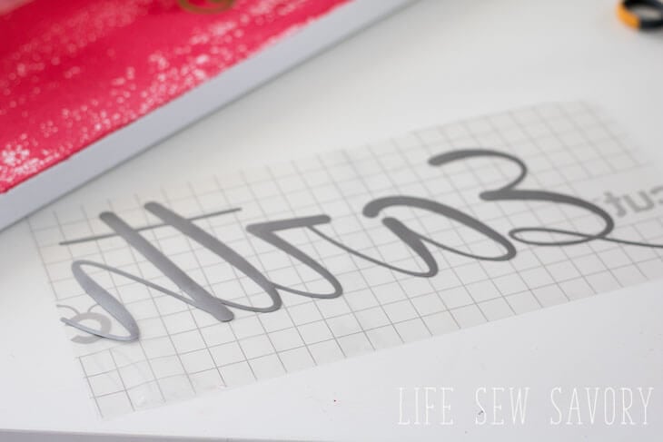 Cut vinyl to stick to canvas