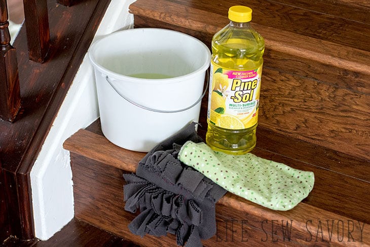 DIY cleaning mitt tutorial for home cleaning
