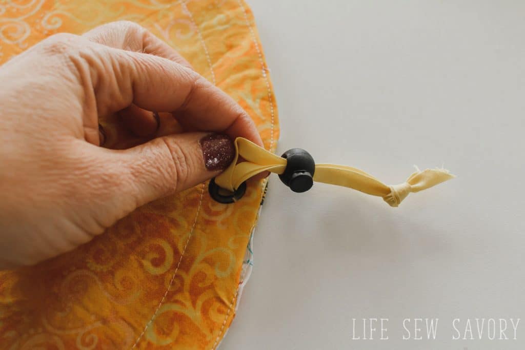 how to sew a round makeup bag