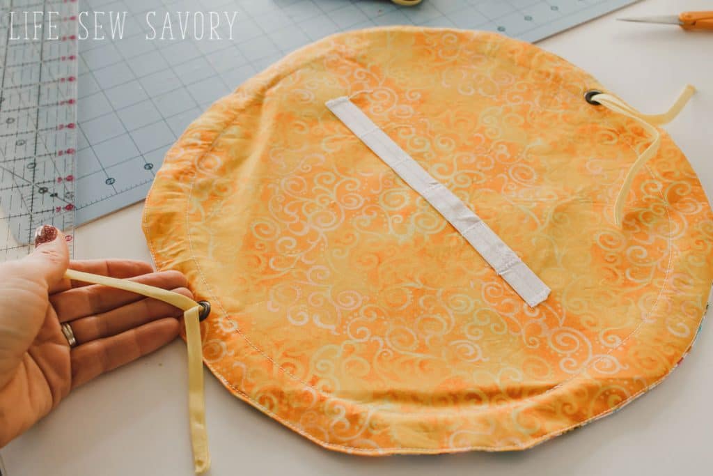 how to sew a round makeup bag