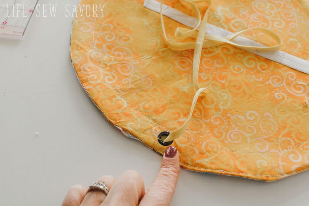 round makeup bag
