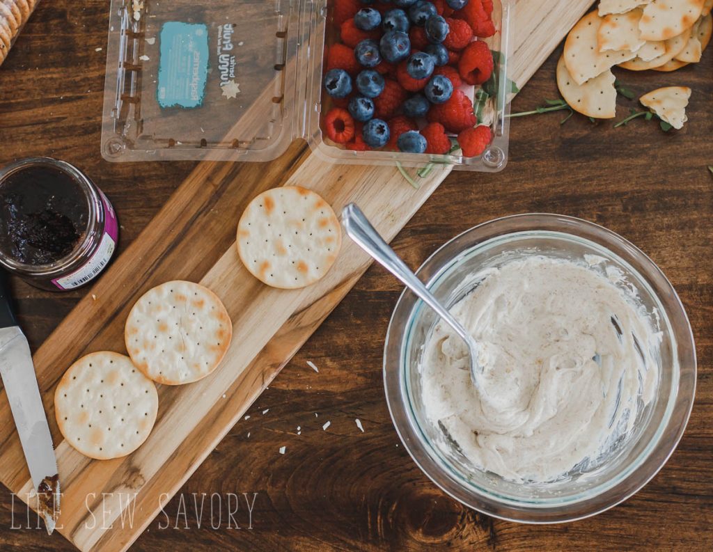 fruit and cream cheese crackers