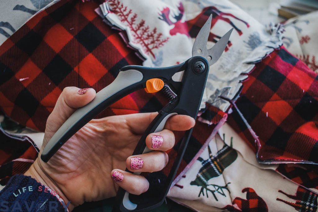spring loaded scissors are helpful