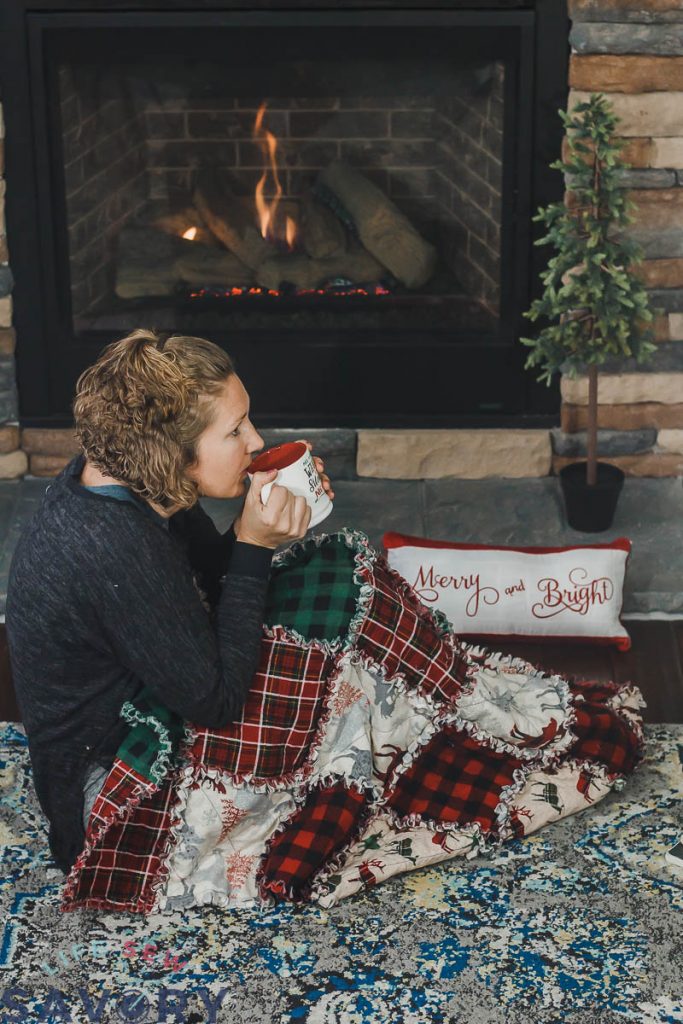 cozy christmas fabric quilt tutorial