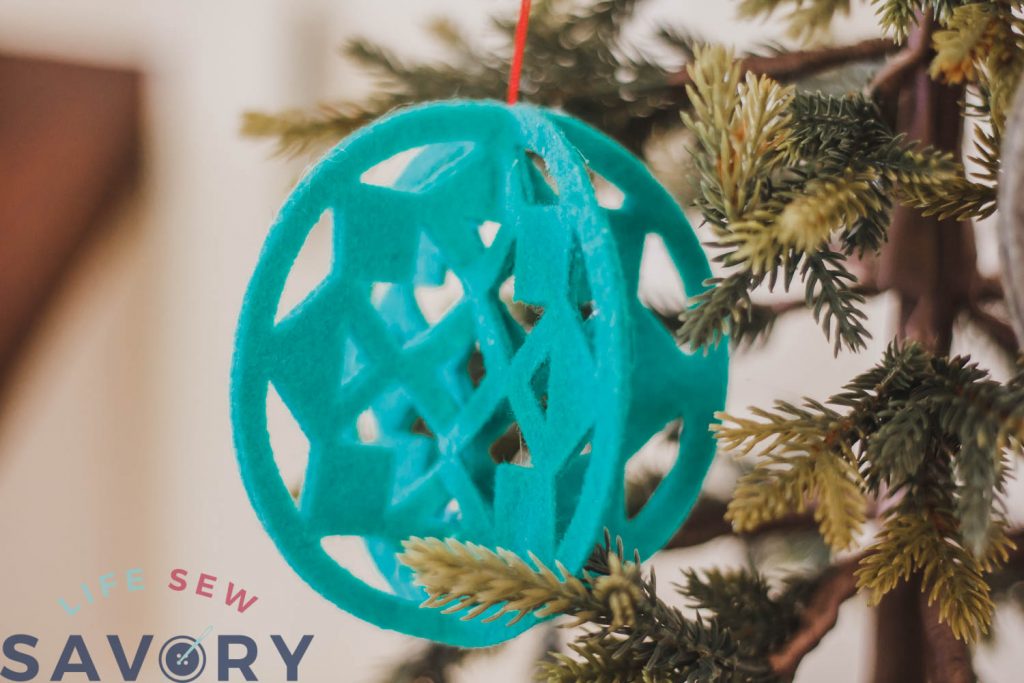 delicate felt ornament with free template adn tutorial