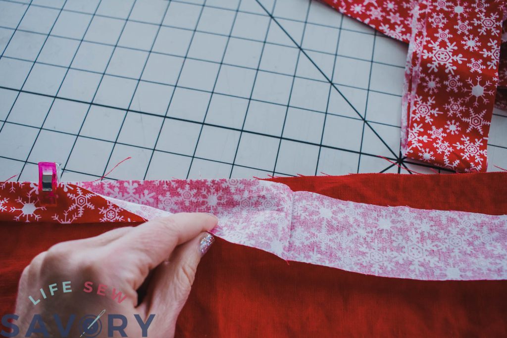 add binding to christmas apronng