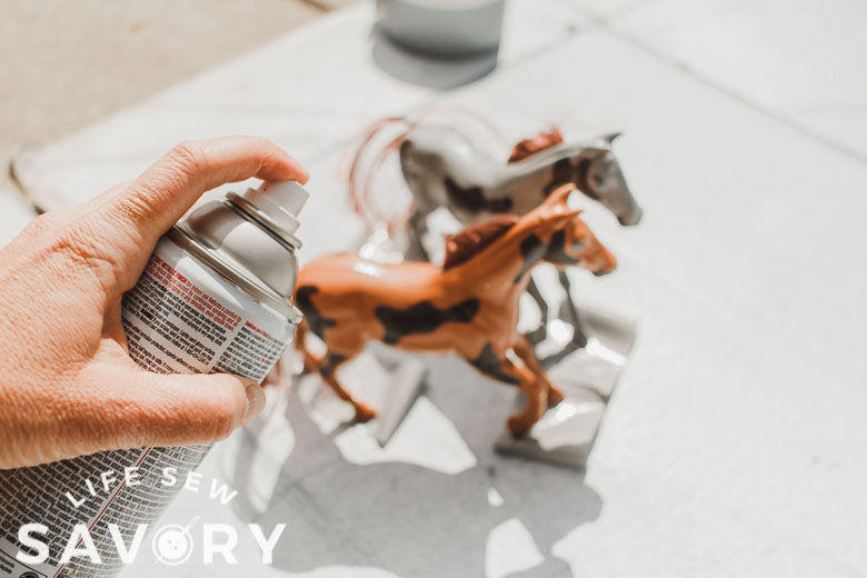 spray paint horses