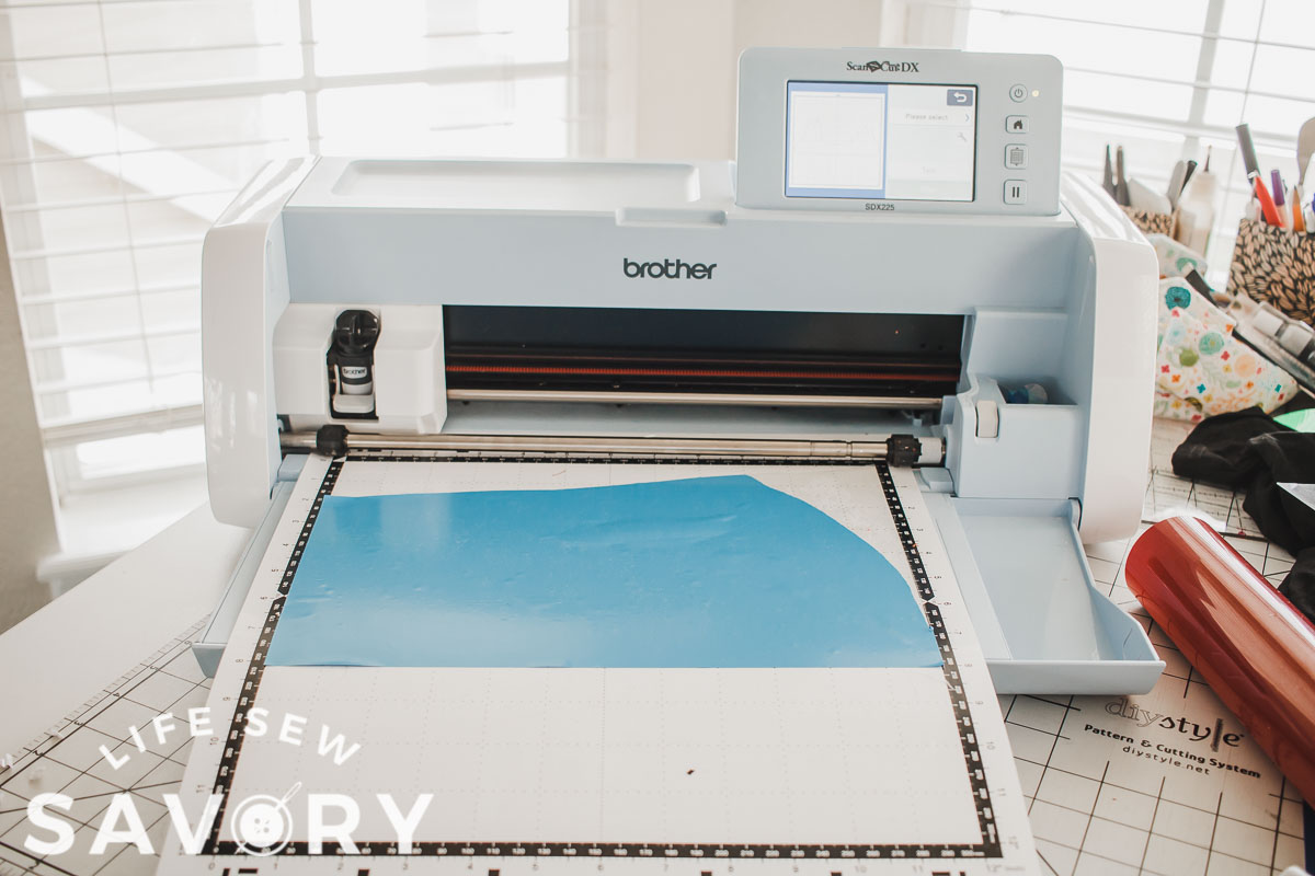 cut vinyl with machine