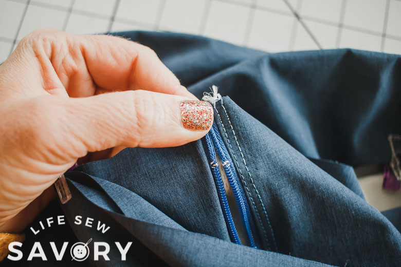 keep zipper top together