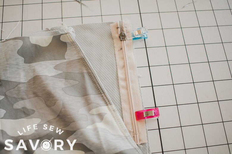 sew zipper to side pocket