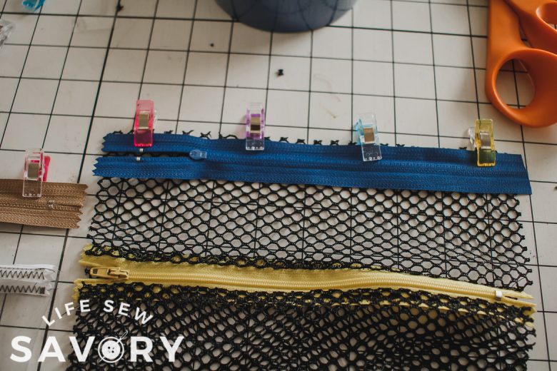 add zipper to main opening