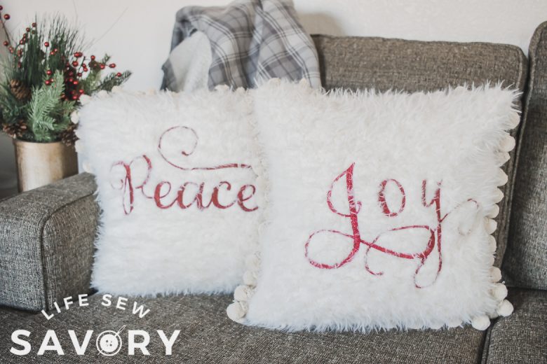 Pom pom pillow with fur