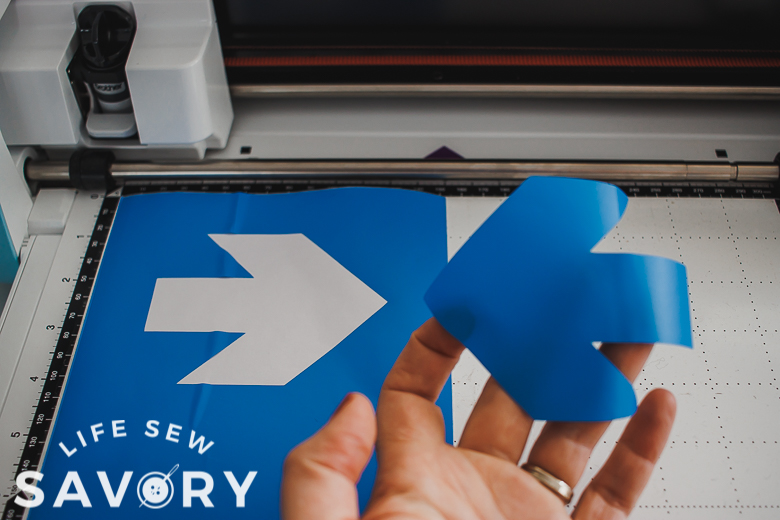 cut sticky vinyl with scanncut