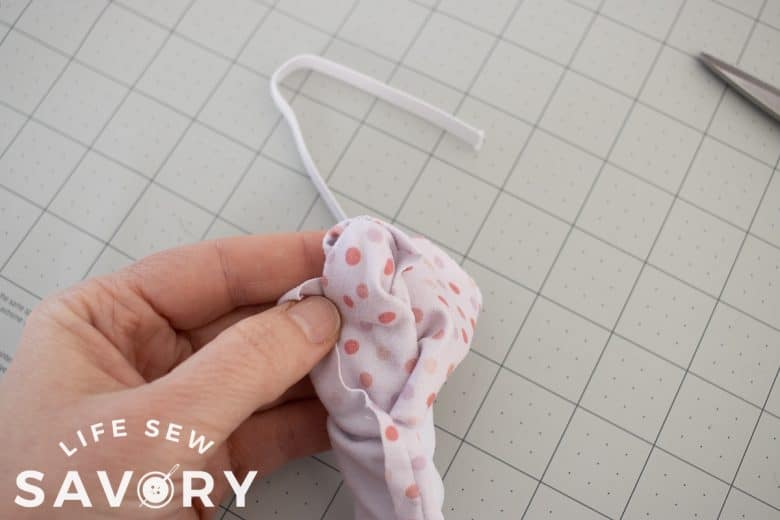 simple scrunchie sewing method and tutorial