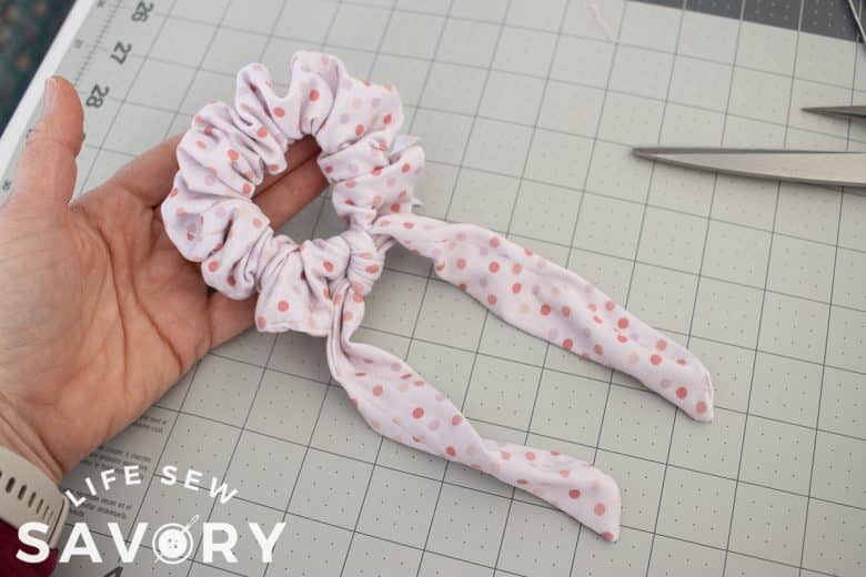 simple scrunchie with tails tutorial and template