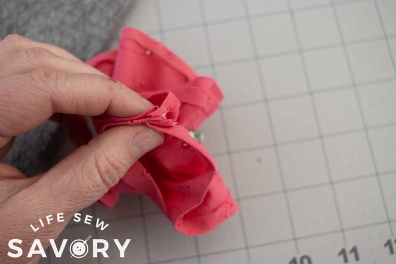 scrunchie sewing with a hair band and fabric