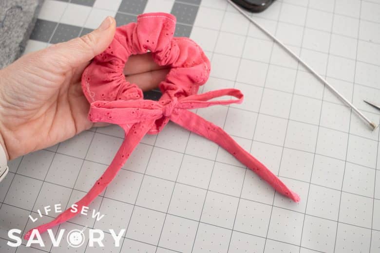 woven scrunchie with bow
