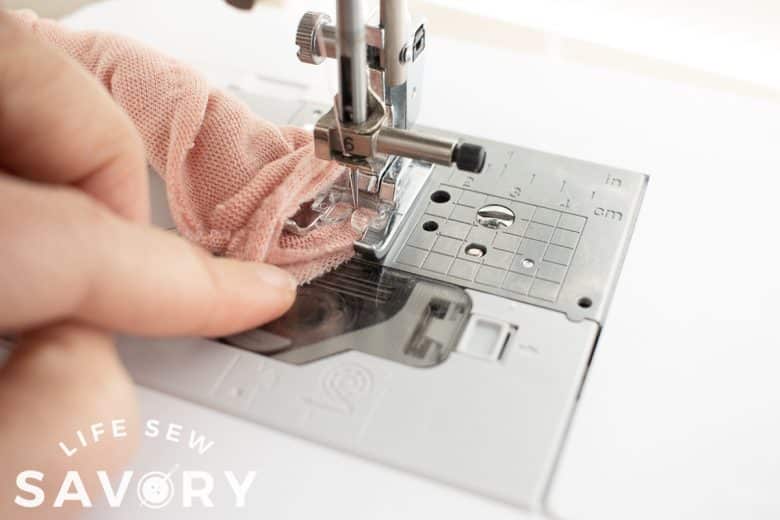 scrunchie sewing method and tutorial