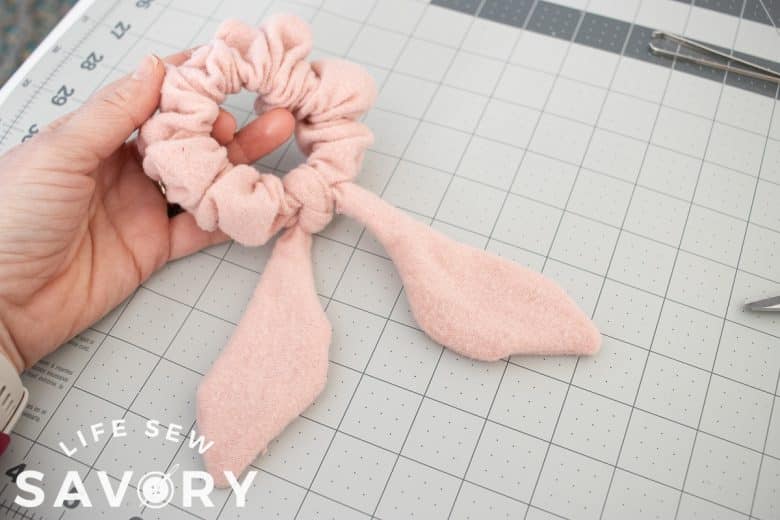 adorable fuzzy scrunchie sewing tutorial