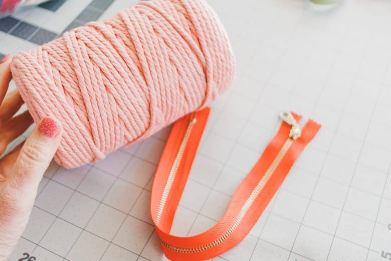 rope and zipper to sew a pouch