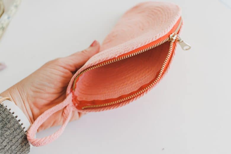 sewing a zipper pouch from a rope