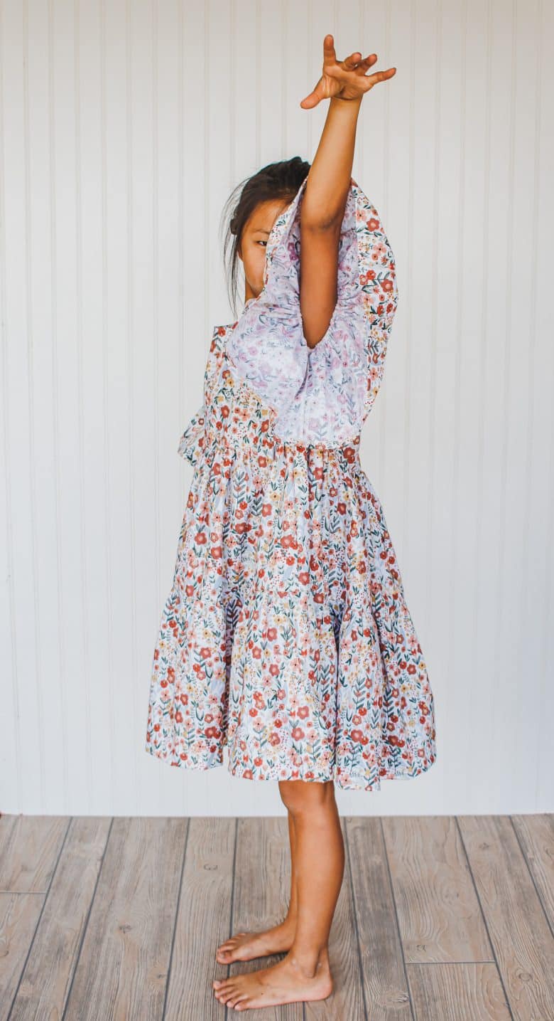 amazing gathered sleeves with ruffles. Free sewing pattern