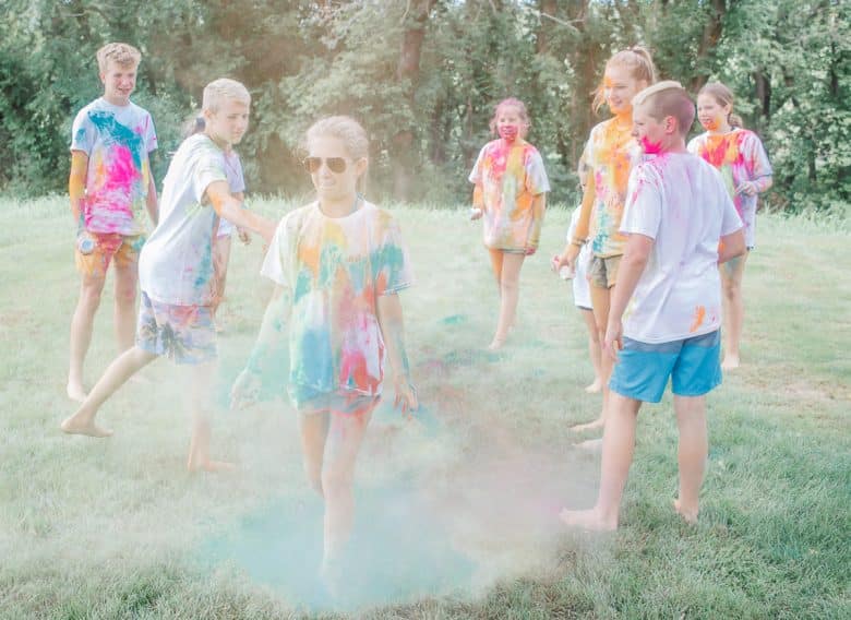cousin photo shoot with color powder