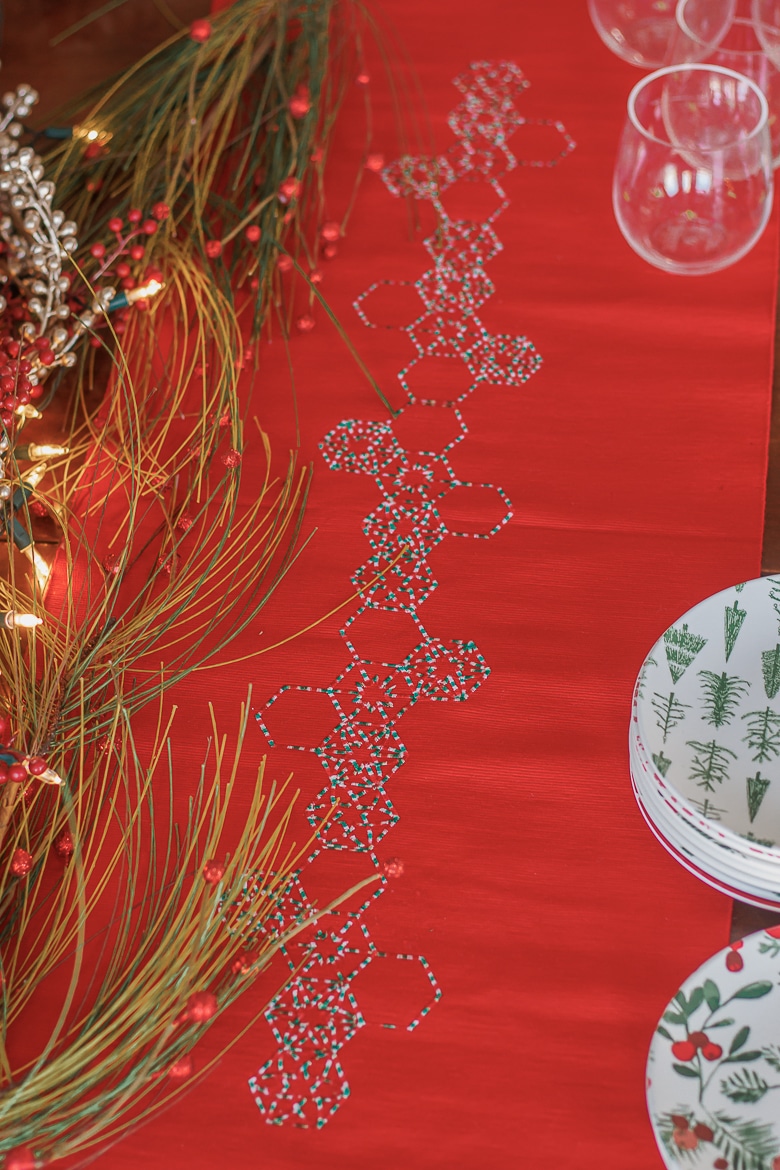 how to make an embroidered table runner