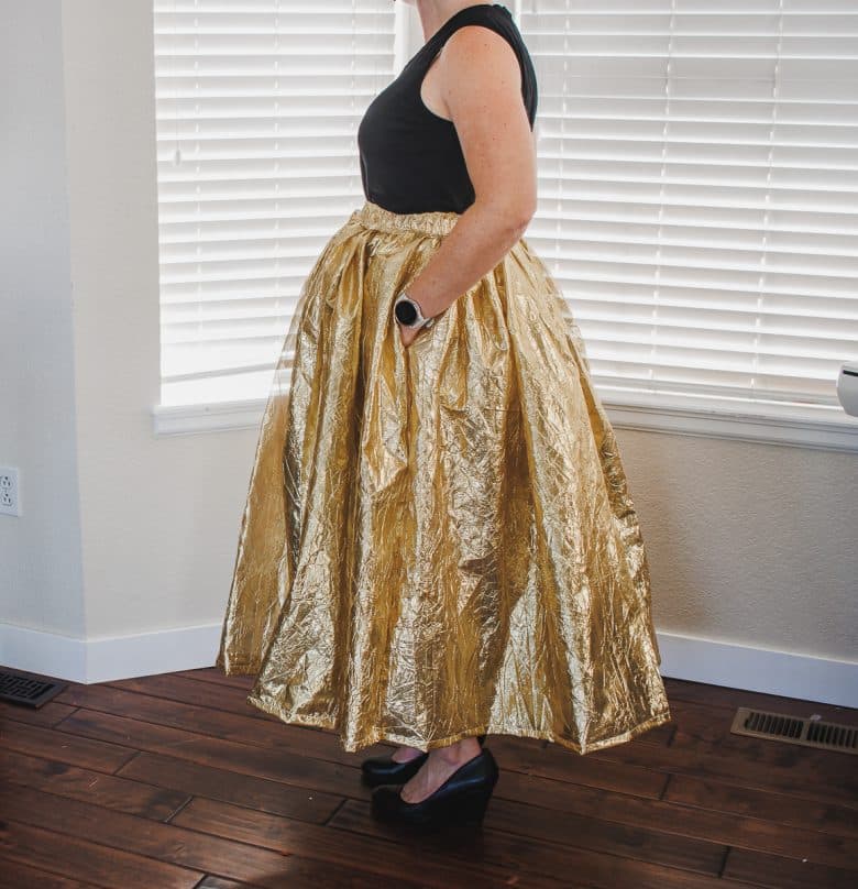 sew a fancy skirt for holiday parties