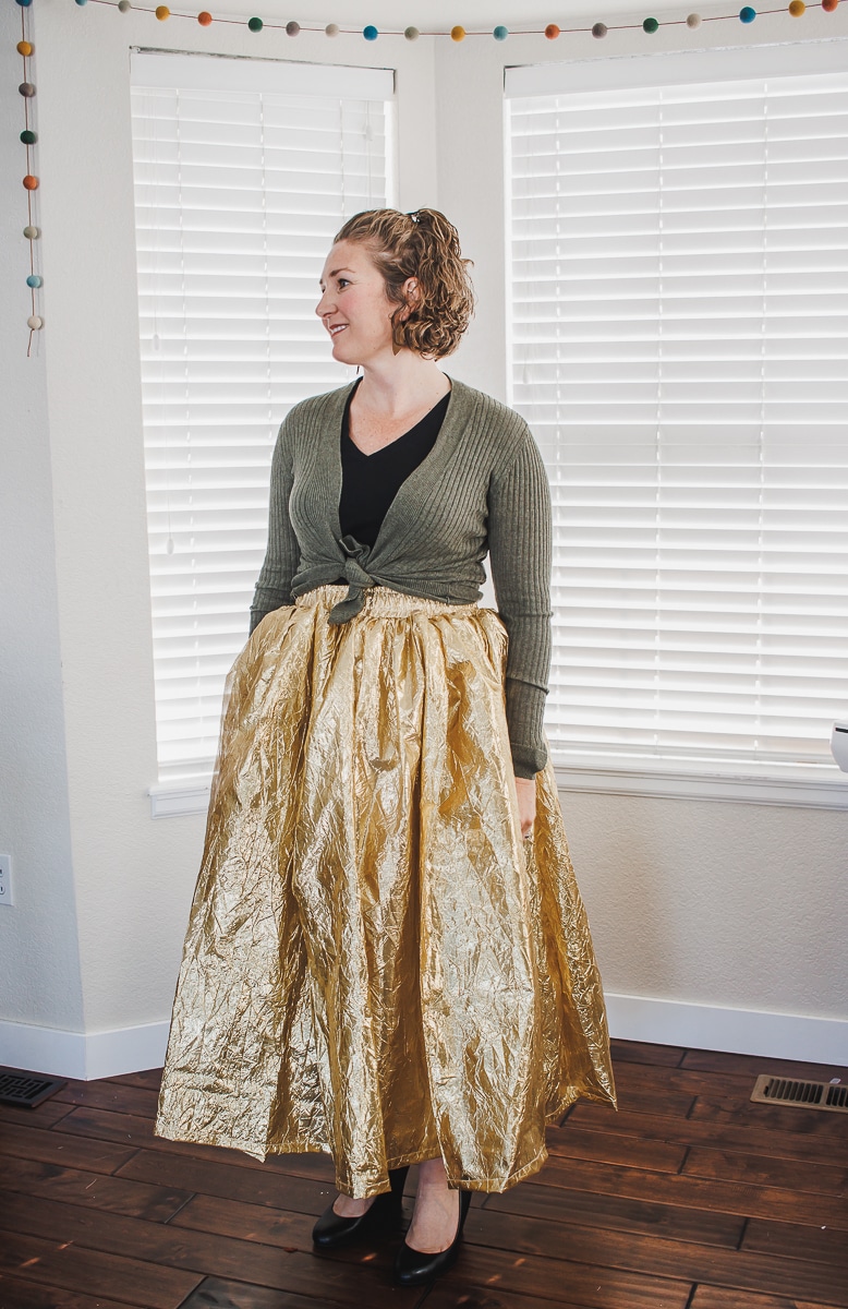 simple fancy skirt with pockets for the holidays
