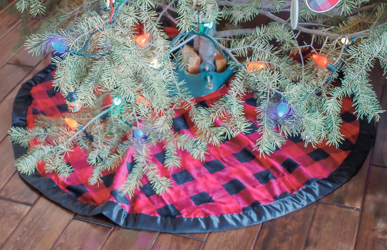 sew a tree skirt from a blanket