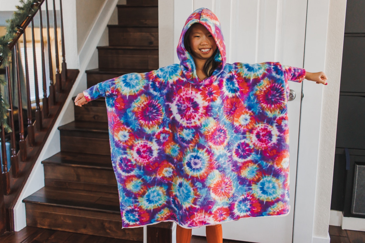 how to sew a DIY hooded wearable blanket