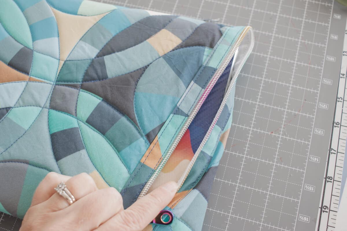 cute diagonal zipper design
