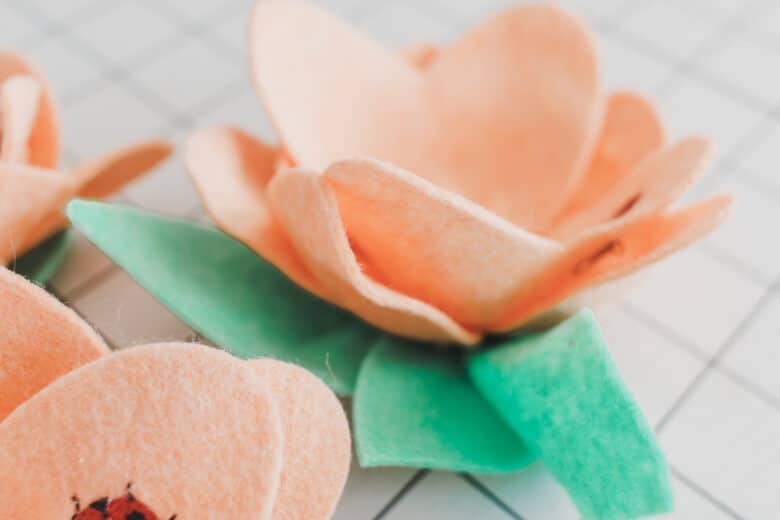 fun felt flowers with free tutorial and template