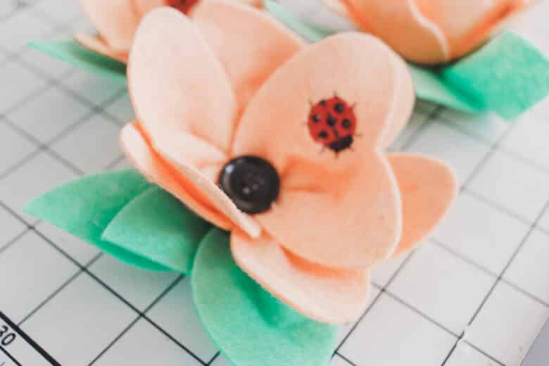 beautiful felt flower with free template