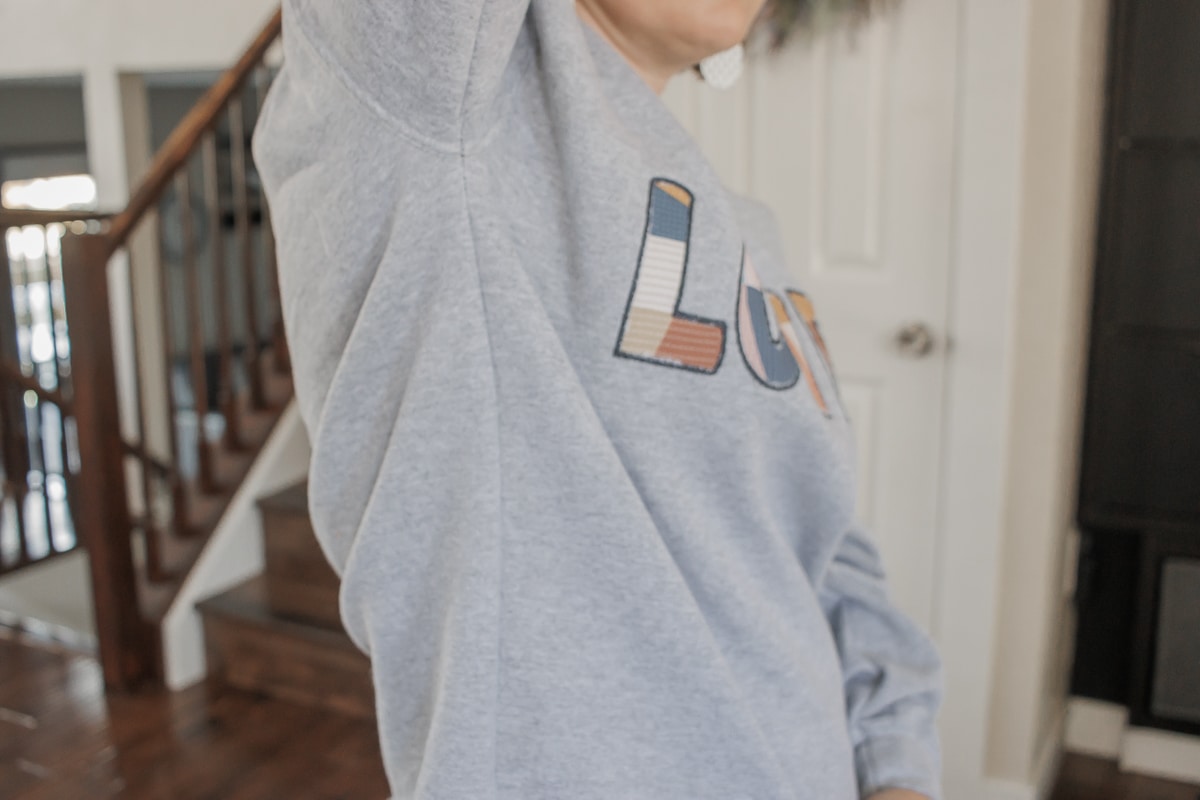 finished sweatshirt with closed side seam