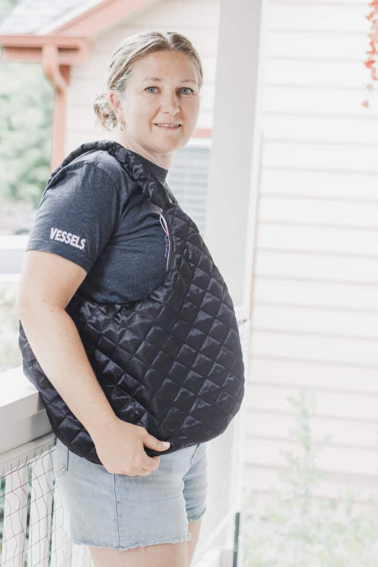 sling/sack bag sewing tutorial from a free pdf pattern. Sew with puffy quilted fabric for a fun bag option