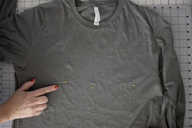 mark center and bottom with pins