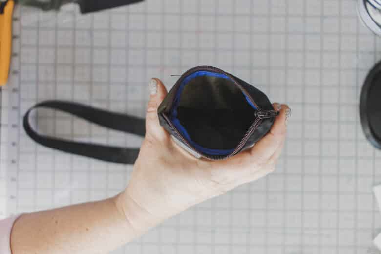 inside pockets of zipper waller