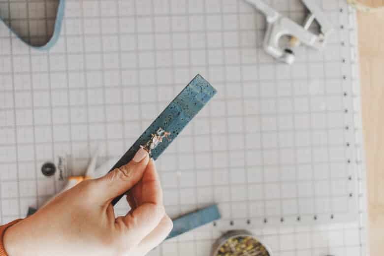 pick out the stabilizer from the back